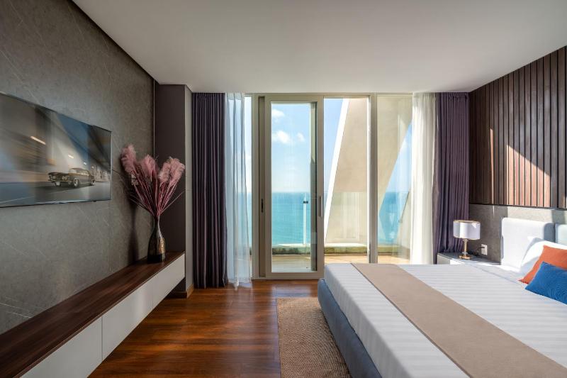 Luxury 3BR 4BA Penthouse Oceanfront Pool & Sauna Vung Tau - image 6