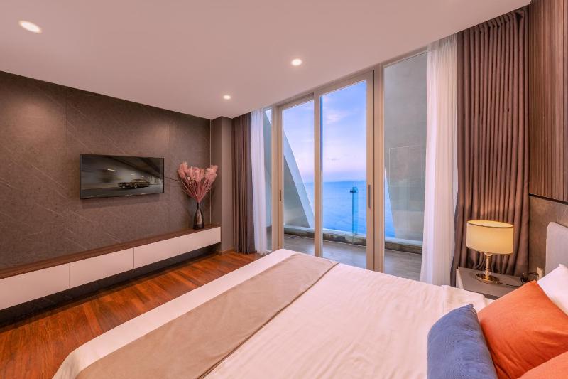 Luxury 3BR 4BA Penthouse Oceanfront Pool & Sauna Vung Tau - image 10