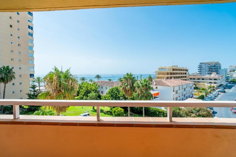 Cubo's Playamar Beach Apartment - image 22