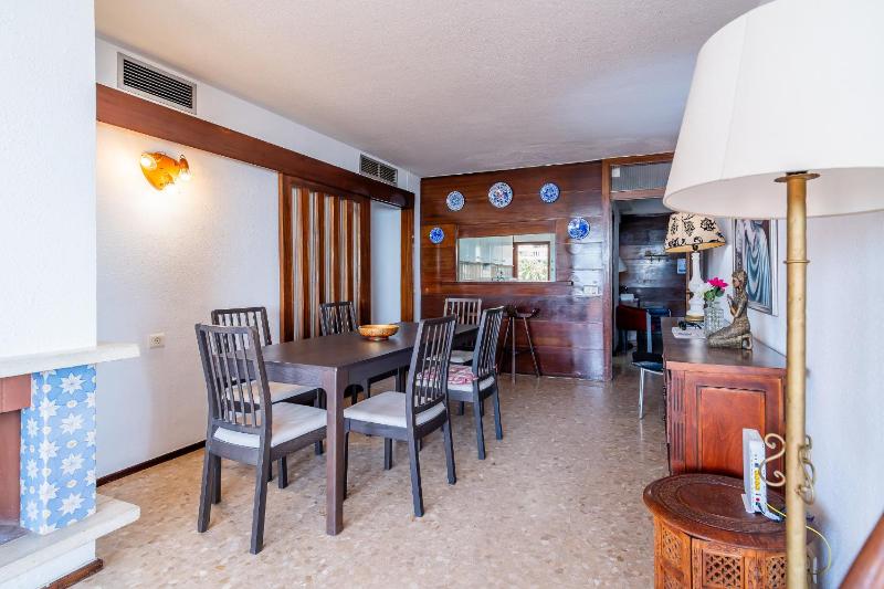 Cubo's Playamar Beach Apartment - image 47