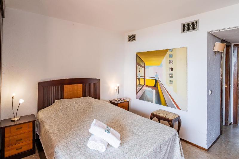 Cubo's Playamar Beach Apartment - image 39