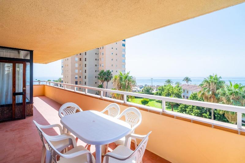 Cubo's Playamar Beach Apartment - image 28