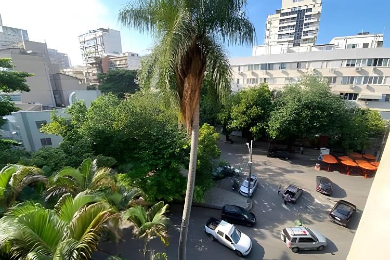 Leblon com varanda próximo à praia e ao metrô - image 7