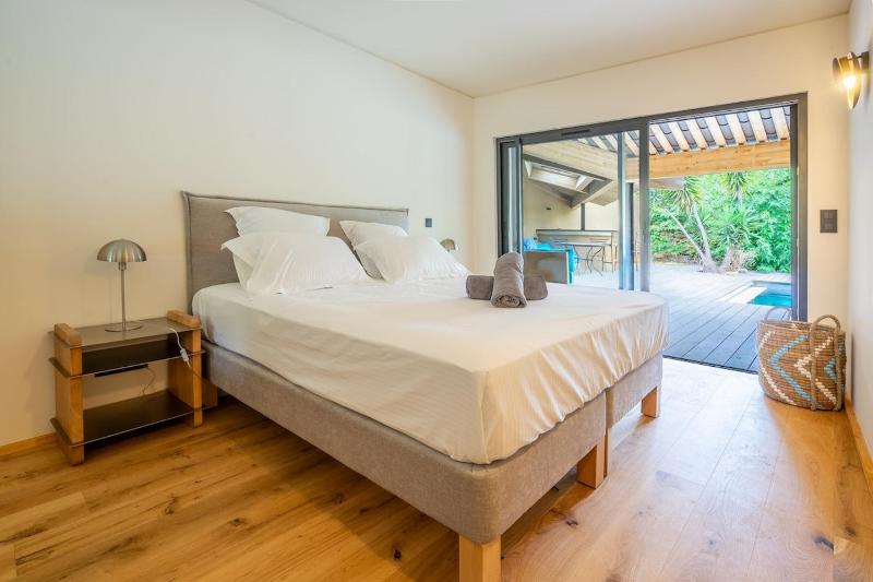 Architect's villa sea view spa and swimming pool - image 4