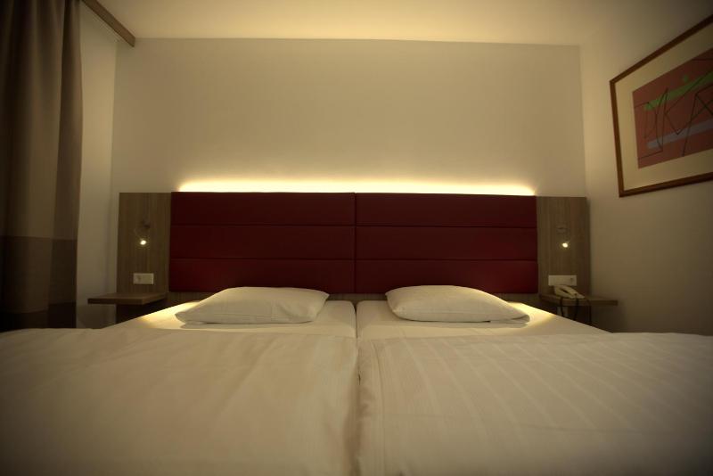 Double Room image 4