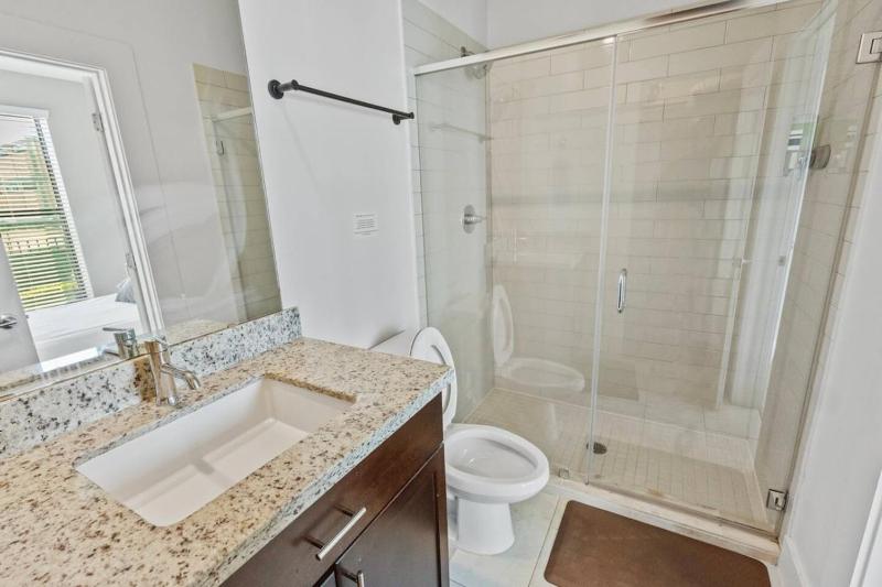Heights Rooftop 3 Private Suites 2-Car Garage Sleeps 6 - image 11