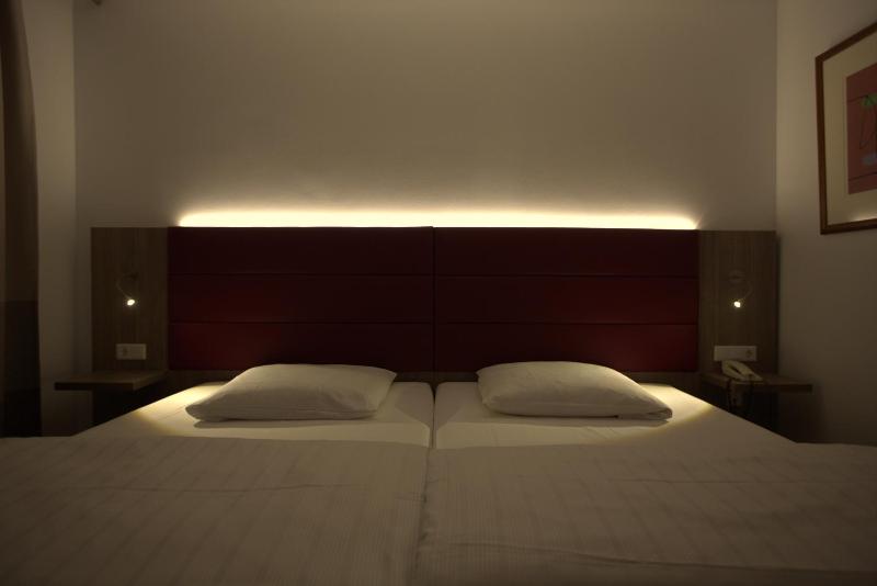 Single Room image 4