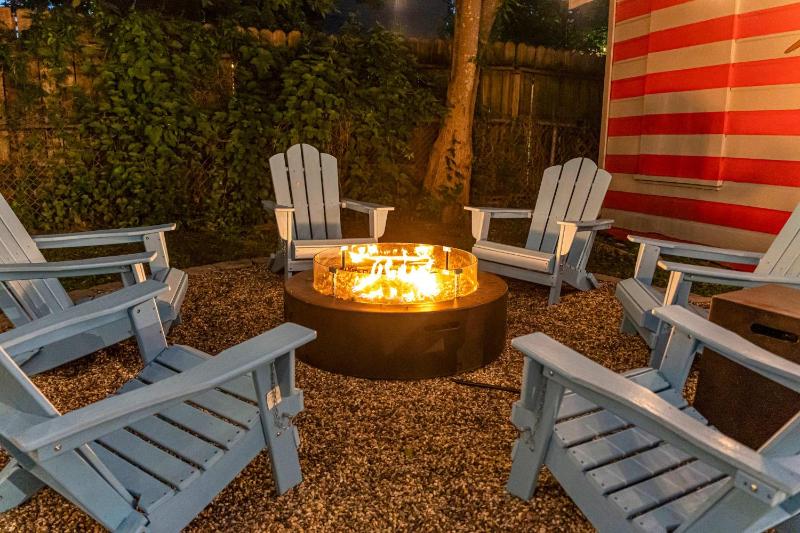 Honky Tonk Heights 2 Kings Fire Pit EV Charger Driveway - image 16