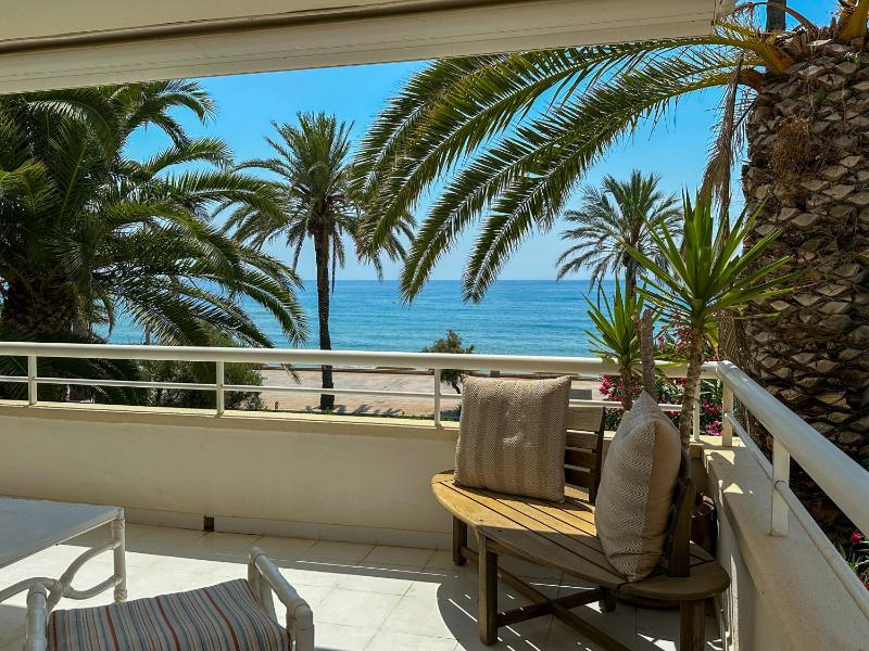 Front Beach Apartment by Hello Homes Sitges - image 16