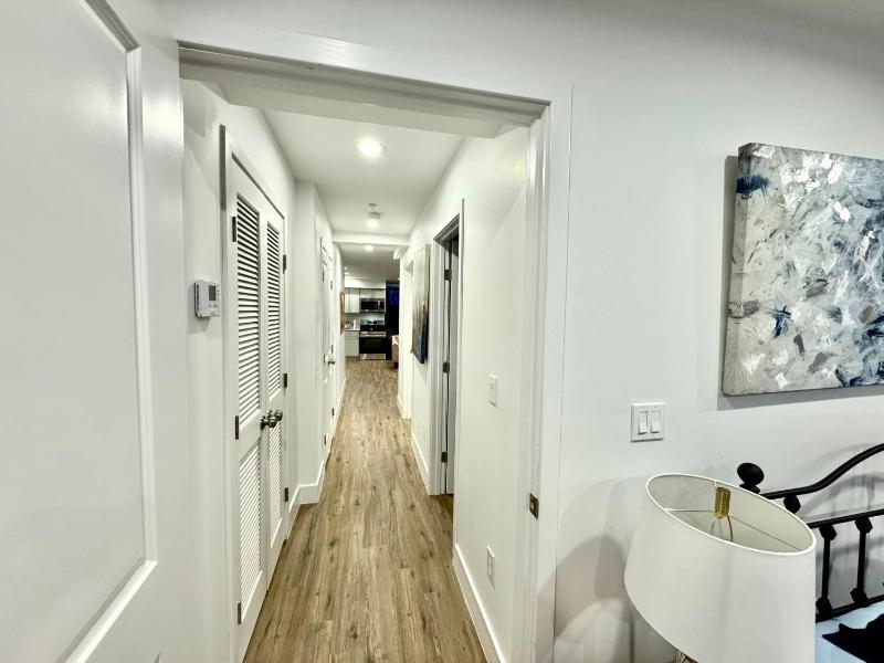 Modern Cozy APT 2-Bedrooms with Easy Parking - image 11