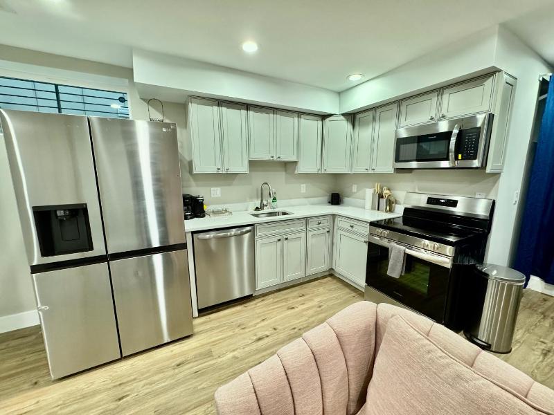 Modern Cozy APT 2-Bedrooms with Easy Parking - image 7