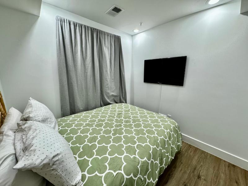 Modern Cozy APT 2-Bedrooms with Easy Parking - image 6