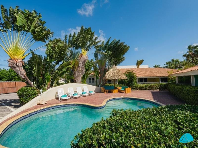 Blue Marlin Apartments nabij Mambo Beach - image 1