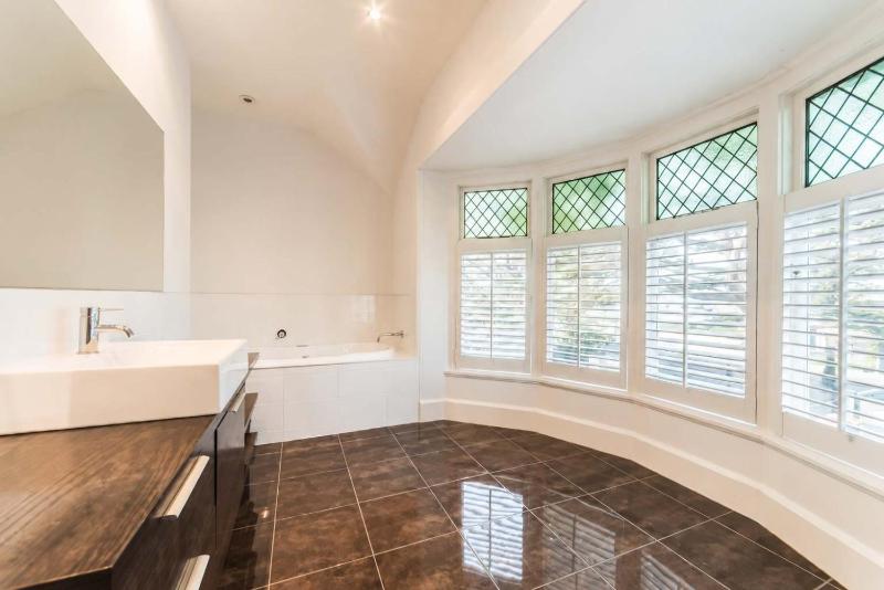 Bel Air Mansion - Sleeps 12 Villa - image 3