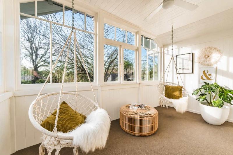 Bel Air Mansion - Sleeps 12 Villa - image 2