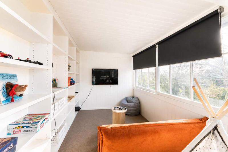 Bel Air Mansion - Sleeps 12 Villa - image 18