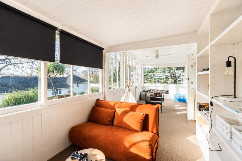 Bel Air Mansion - Sleeps 12 Villa - image 15