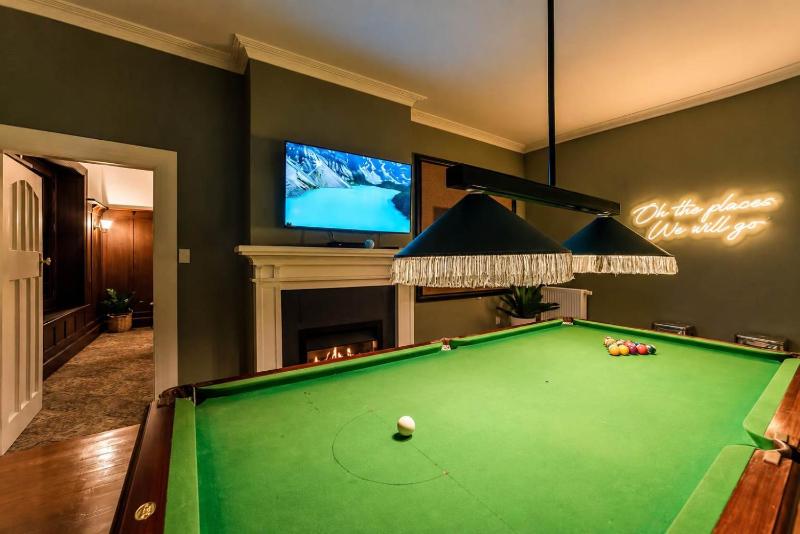 Bel Air Mansion - Sleeps 12 Villa - image 45