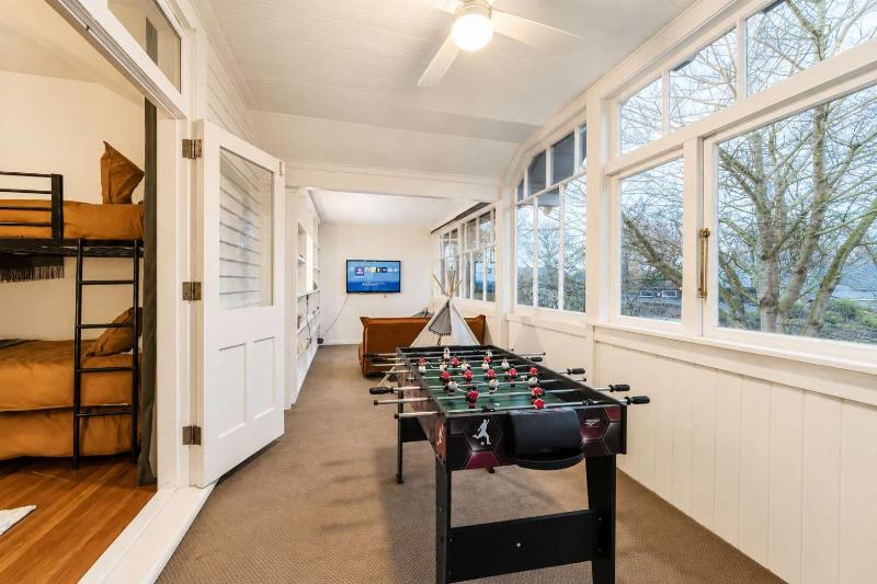 Bel Air Mansion - Sleeps 12 Villa - image 32
