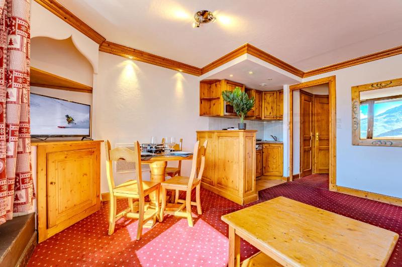 Alpine Stay w Private Ski Views - image 6