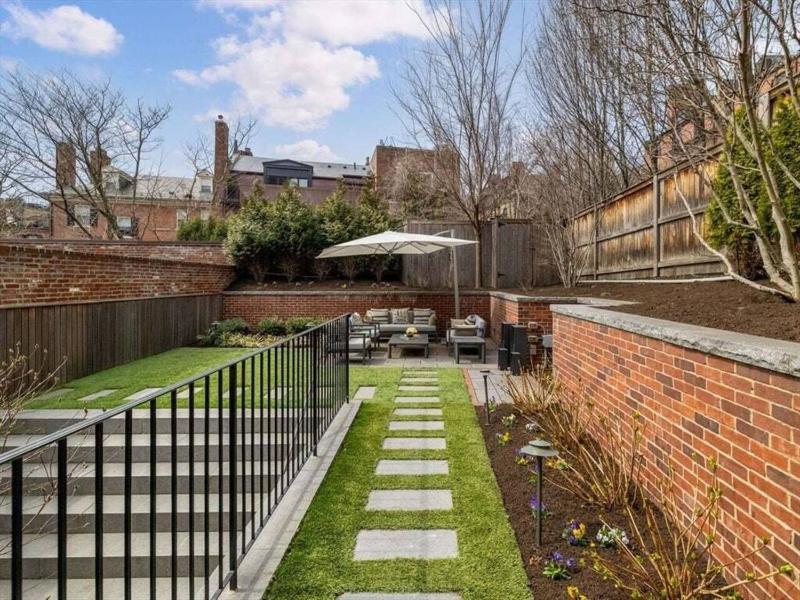 Apartment Exceptionally Private Garden - image 11