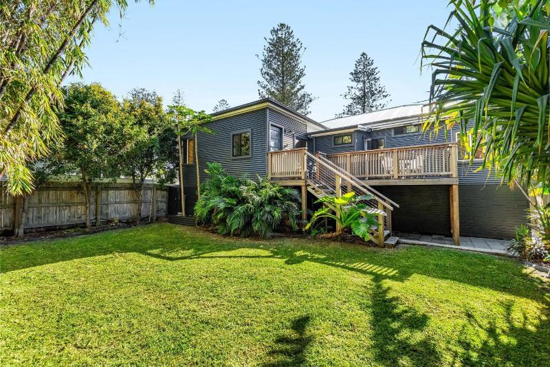 THE Elks - Pet Friendly Home in Town - Holiday Yamba - image 6