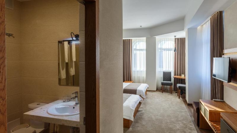 Twin Room image 2