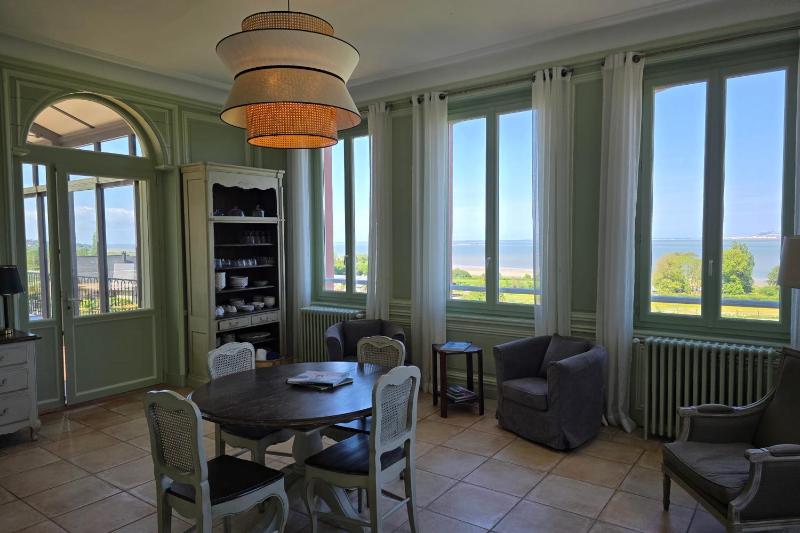 La Petite Tour de lEstuaire Panoramic Sea View & Private Terrace - image 12