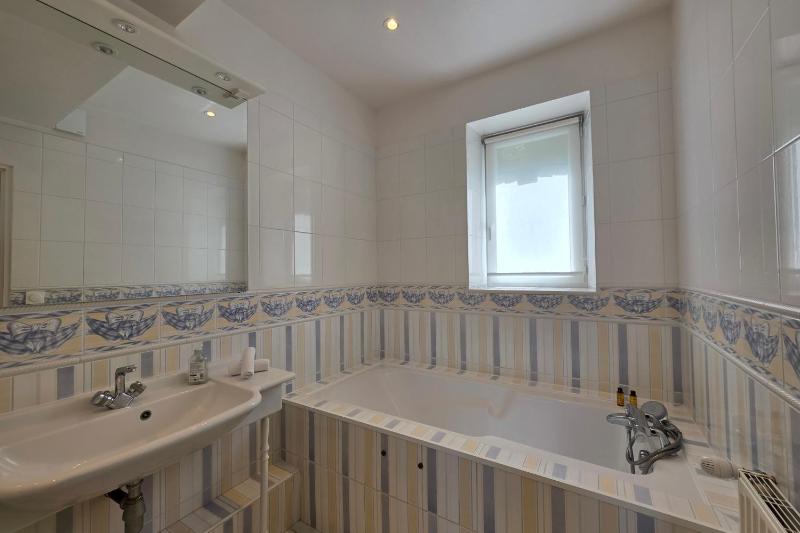 La Petite Tour de lEstuaire Panoramic Sea View & Private Terrace - image 28