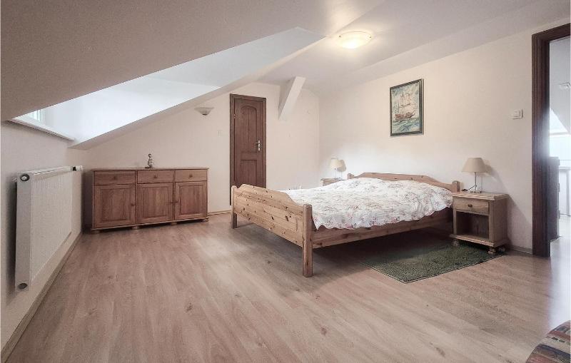 Nice Home In Pobierowo With Wifi - image 9