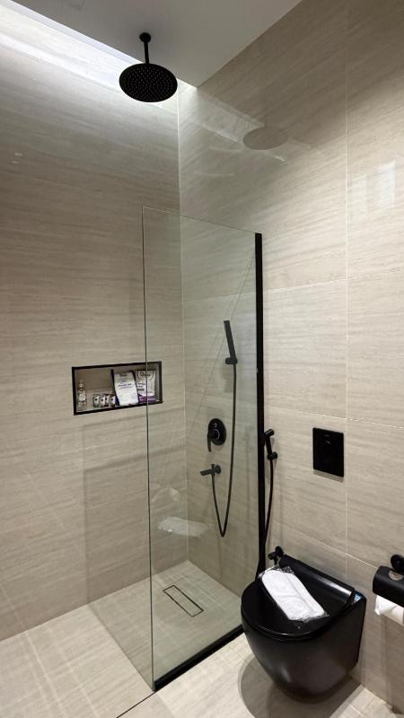 Calm Two Bedroom Suite - image 10