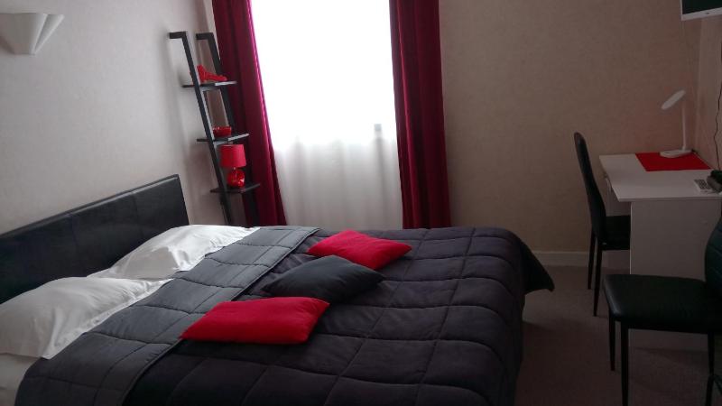Queen Room with Garden View image 1