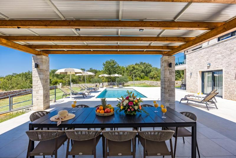 Villa Serena in Central Istria for 8 people with private heated pool - image 9