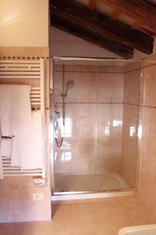 Double Room image 3