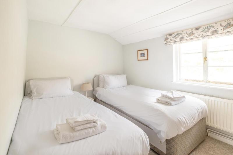 Ginnys Cottage by Aldeburgh Coastal Cottages - image 10