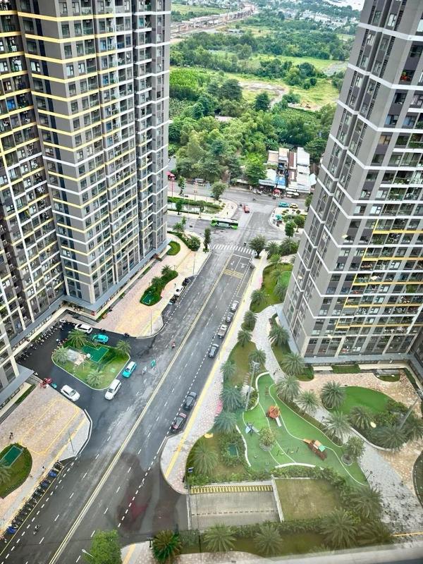 1 Br near Vincom Mega Mall- Vinhomes Grand Park - image 11