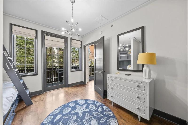 Refined 3BR Beach Retreat - image 6