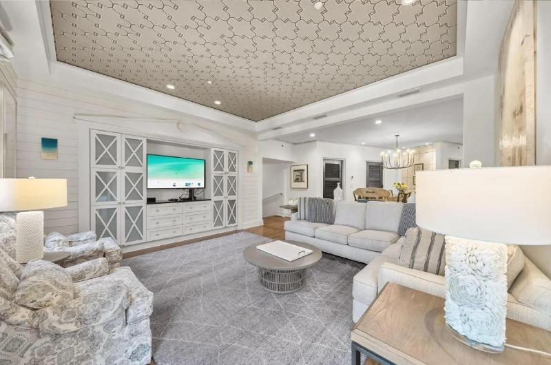 Refined 3BR Beach Retreat - image 2