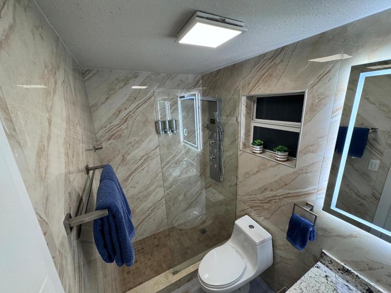 Stylish 2 Bedrooms Apartment by Miami Airport - image 6