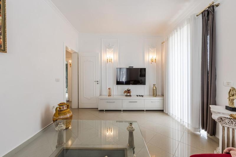 Historic Quarter Stay 1BR Apartment by PikHost - image 14