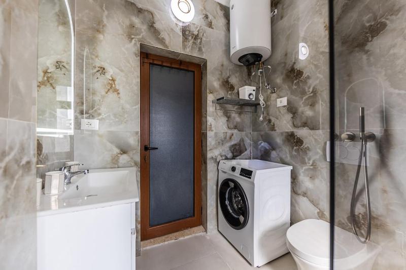Historic Quarter Stay 1BR Apartment by PikHost - image 11