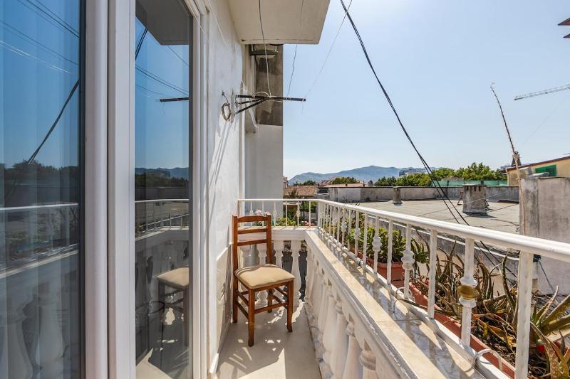 Historic Quarter Stay 1BR Apartment by PikHost - image 7