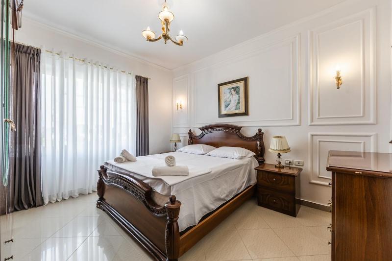 Historic Quarter Stay 1BR Apartment by PikHost - image 5