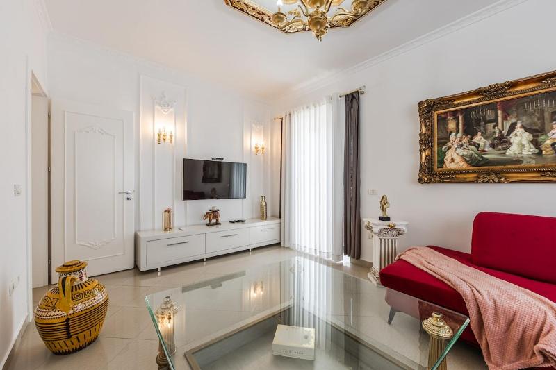 Historic Quarter Stay 1BR Apartment by PikHost - image 6