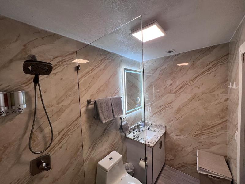 Stylish Studio Apartment by Miami Airport - image 7