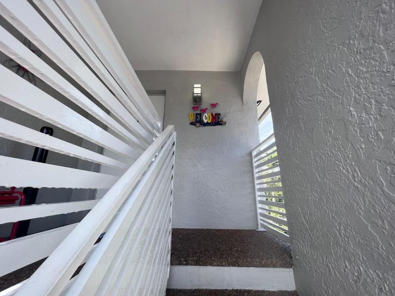 Stylish Studio Apartment by Miami Airport - image 16