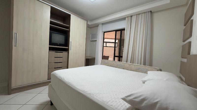 Spacious Apartment in a Beachfront Building - image 2