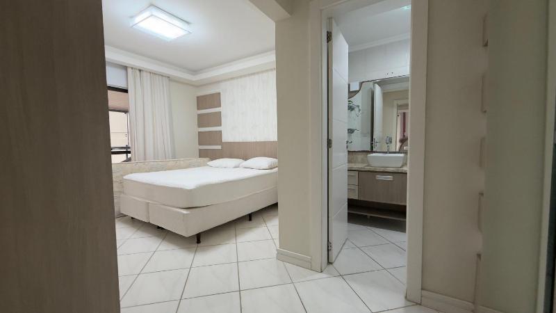 Spacious Apartment in a Beachfront Building - image 18