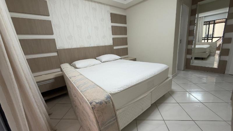 Spacious Apartment in a Beachfront Building - image 14