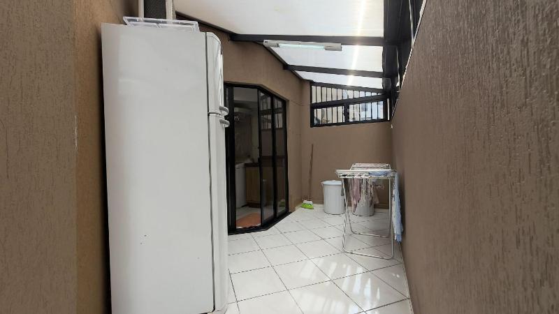 Spacious Apartment in a Beachfront Building - image 25